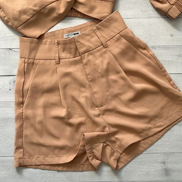 Fashion Nova 2 Piece Set Crop Blush Blouse and High Waist Shorts XS - Picture 6 of 8